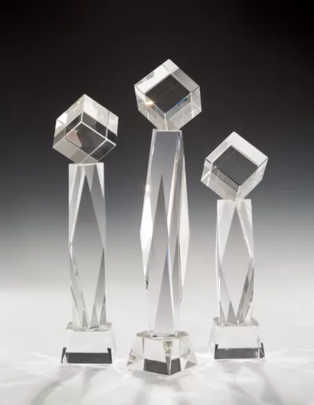 Crystal glass trophy with cube on top - Prizai.lt