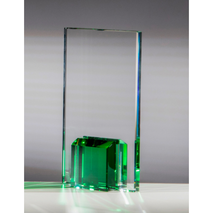 Stiklinis apdovanojimas su žaliu motyvu